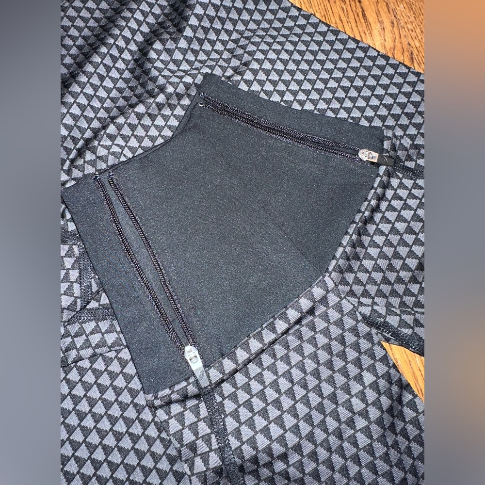 Asics Black and Gray Patterned Leggings - Picture 6 of 10